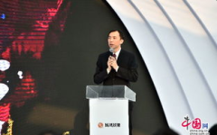 王楠视频,与孩子共度农活时光，温馨家庭画面引网友热议